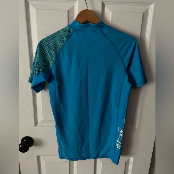 HUGE SPORTS One for All Essential Short Sleeve Rash Guard Champ Blu Digital Sz S - Picture 4 of 11